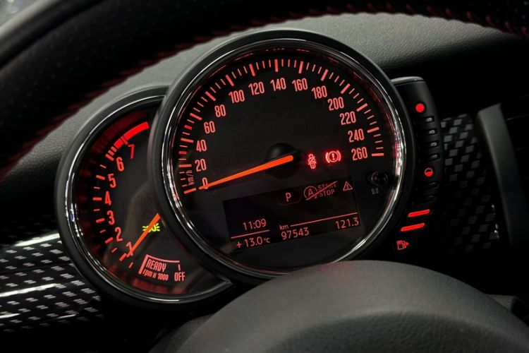 Used MINI 2014 2.0T COOPER S Fun Odometer Close Up