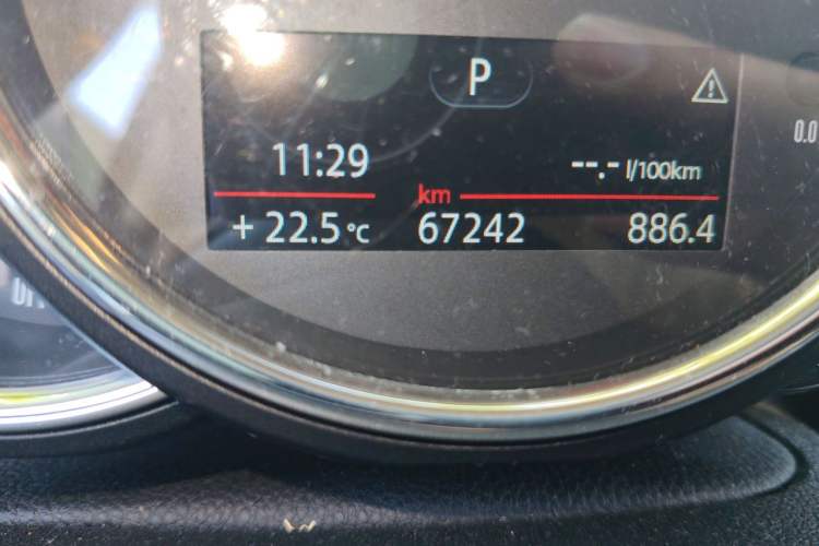 Used MINI 2014 1.5T COOPER Excitement Odometer Close Up