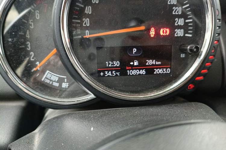 Used MINI 2014 1.2T ONE+ Odometer Close Up