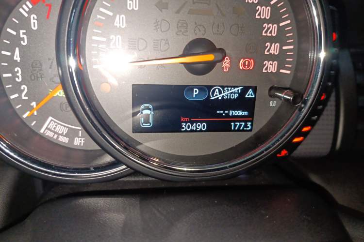 Used MINI 2014 1.5T COOPER Excitement Odometer Close Up