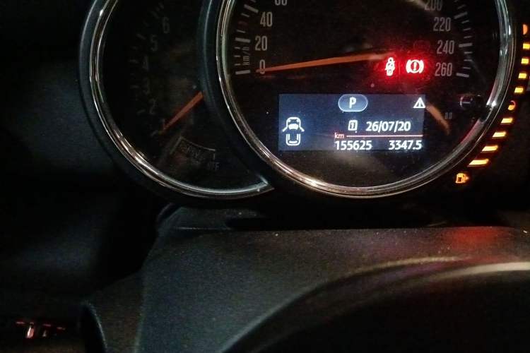 Used MINI 2014 1.2T ONE+ Odometer Close Up