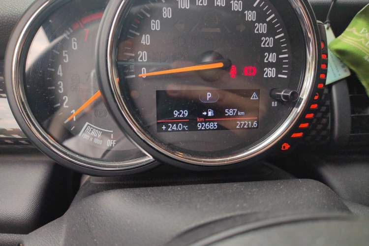 Used MINI 2014 2.0T COOPER S Fun Odometer Close Up