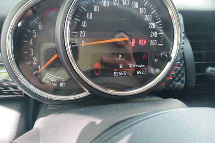 Used MINI 2014 2.0T COOPER S Fun Odometer Close Up