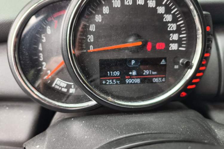 Used MINI 2014 1.2T ONE+ Odometer Close Up