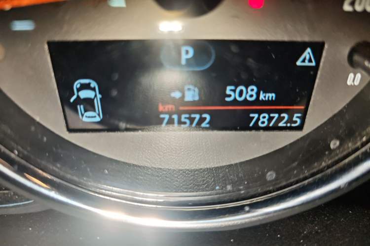 Used MINI 2014 1.2T ONE+ Odometer Close Up