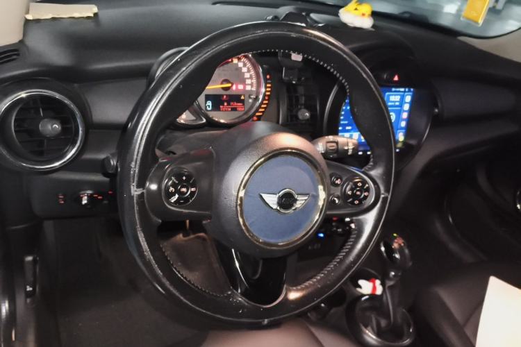 Used MINI 2014 1.2T ONE+ Center Console