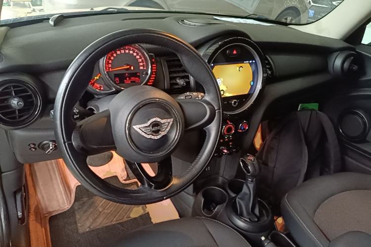 Used MINI 2014 1.2T ONE Center Console