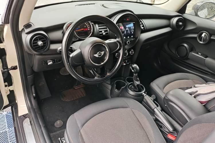 Used MINI 2014 1.2T ONE Center Console