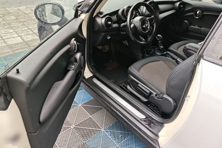 Used MINI 2014 1.2T ONE Driver Seat