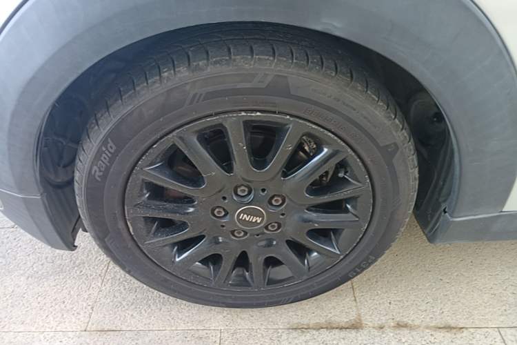 Used MINI 2014 1.5T COOPER Fun Left Front Wheel Hub
