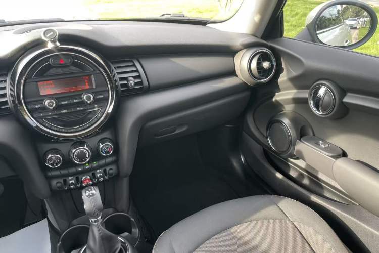 Used MINI 2014 1.2T ONE+ Audio And AC Panel