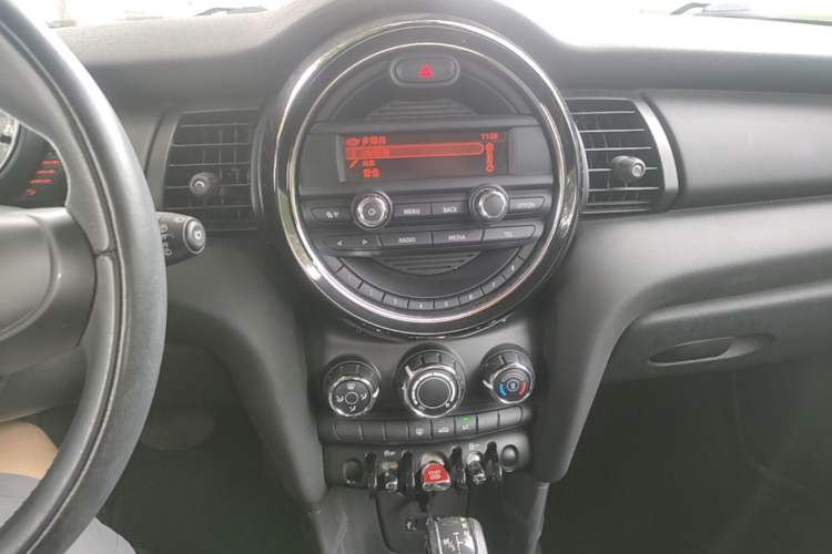 Used MINI 2014 1.2T ONE Audio And AC Panel