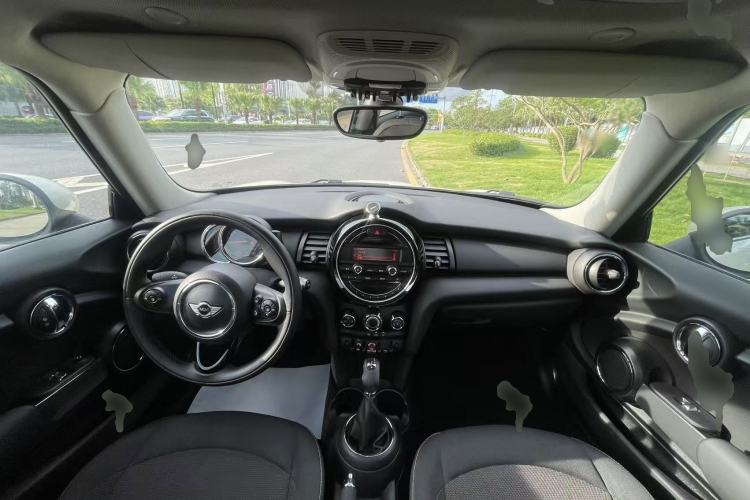 Used MINI 2014 1.2T ONE+ Center Console