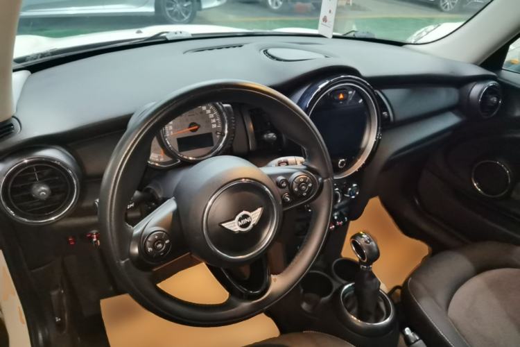 Used MINI 2014 1.2T ONE+ Center Console