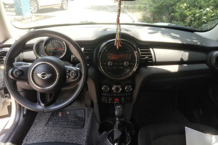 Used MINI 2014 1.2T ONE+ Center Console