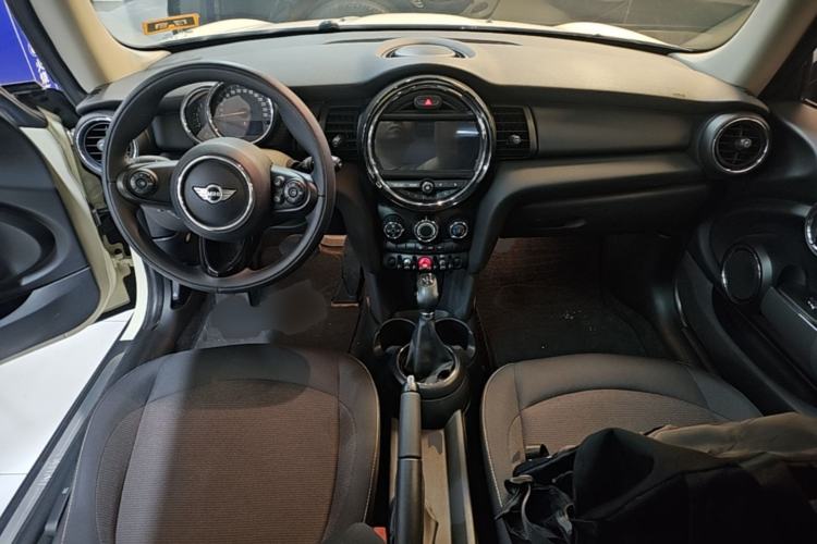 Used MINI 2014 1.2T ONE+ Center Console