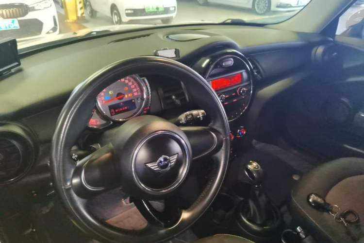 Used MINI 2014 1.2T ONE Center Console