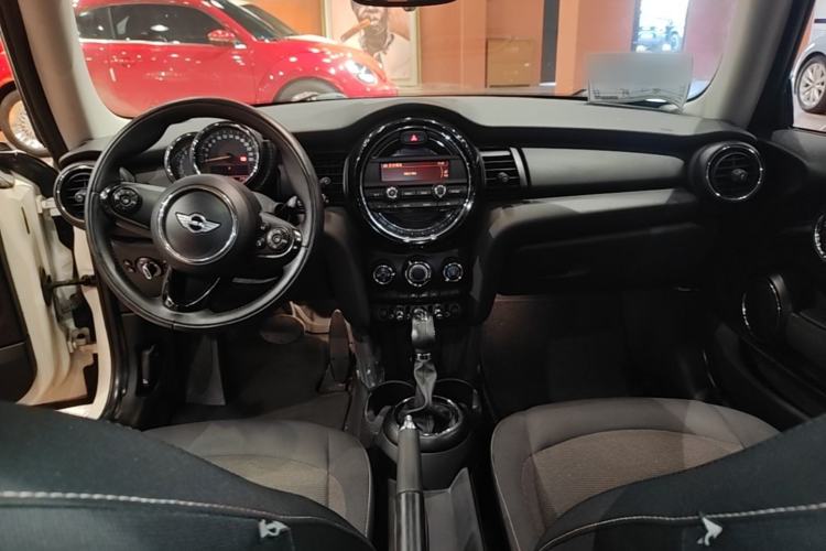 Used MINI 2014 1.2T ONE+ Center Console