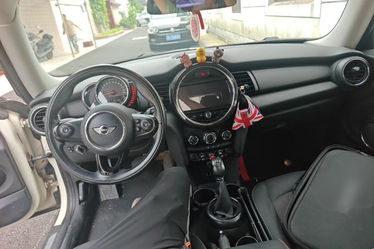 Used MINI 2014 1.2T ONE+ Center Console