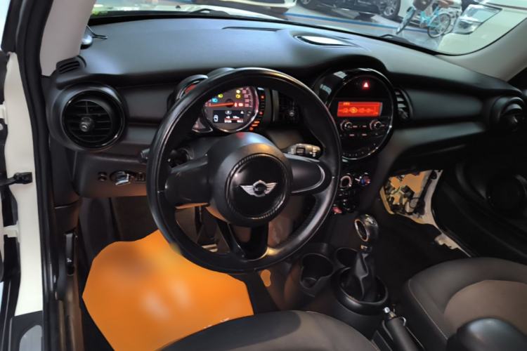 Used MINI 2014 1.2T ONE Center Console