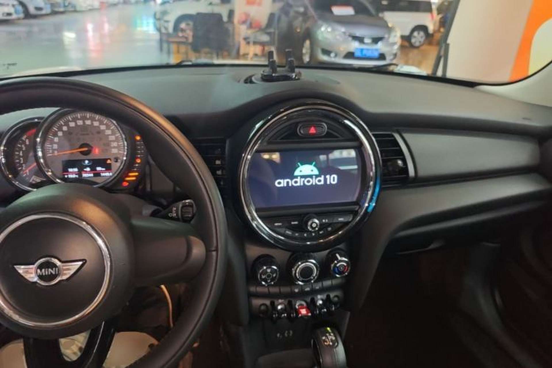 Used MINI 2014 1.2T ONE Center Console