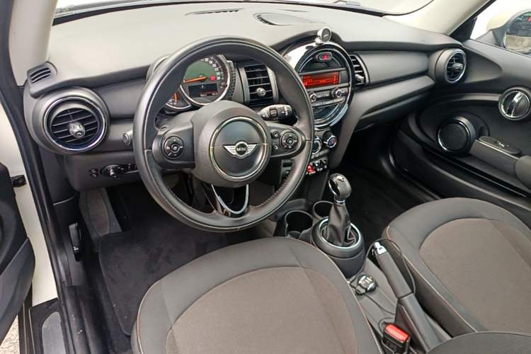 Used MINI 2014 1.2T ONE+ Center Console