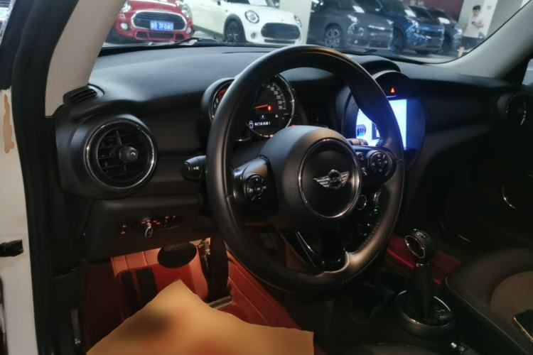 Used MINI 2014 1.2T ONE+ Center Console