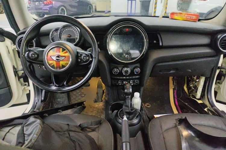 Used MINI 2014 1.2T ONE+ Center Console