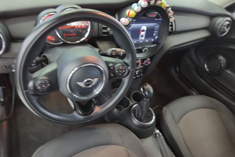 Used MINI 2014 1.2T ONE+ Center Console