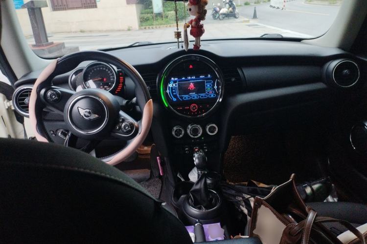 Used MINI 2014 1.2T ONE+ Center Console