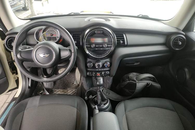 Used MINI 2014 1.2T ONE Center Console