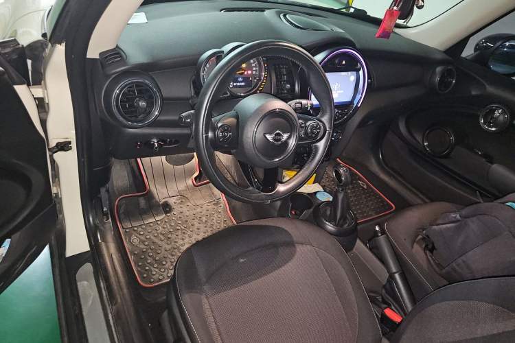 Used MINI 2014 1.2T ONE+ Center Console
