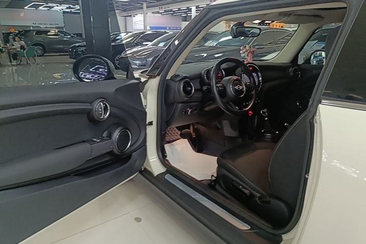Used MINI 2014 1.2T ONE+ Driver Seat