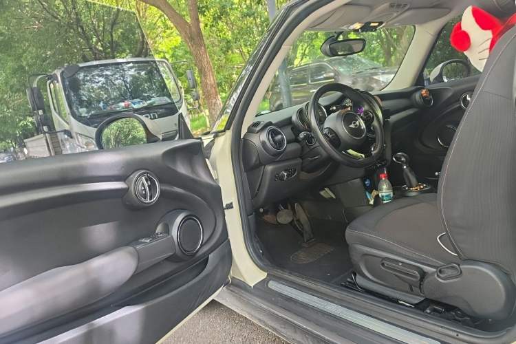 Used MINI 2014 1.2T ONE+ Driver Seat