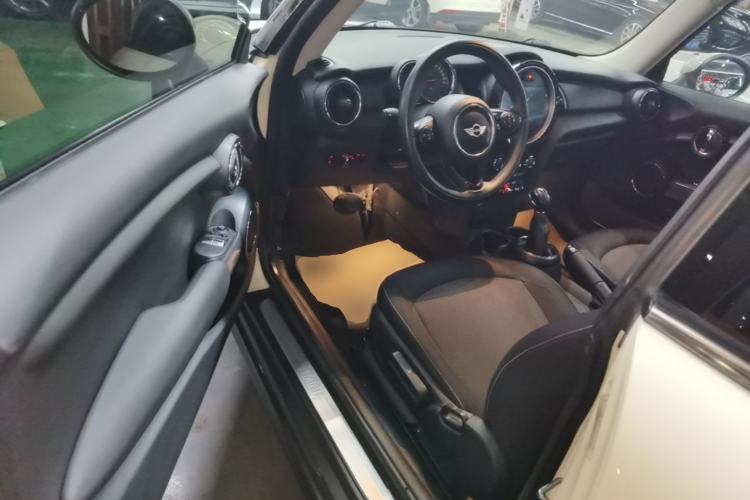 Used MINI 2014 1.2T ONE+ Driver Seat