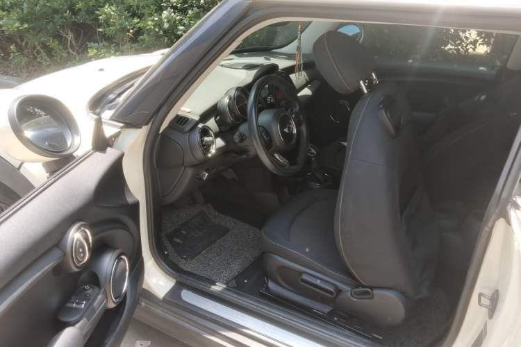 Used MINI 2014 1.2T ONE+ Driver Seat