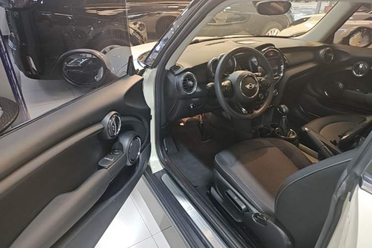 Used MINI 2014 1.2T ONE+ Driver Seat