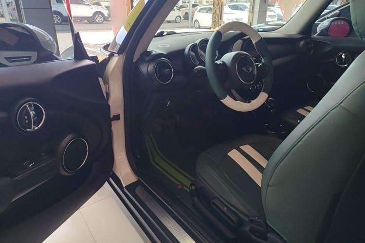 Used MINI 2014 1.2T ONE+ Driver Seat