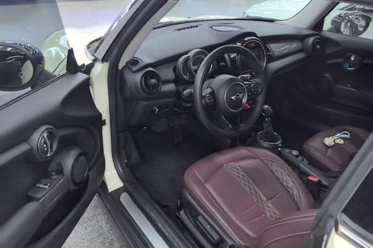 Used MINI 2014 1.5T COOPER Fun Driver Seat