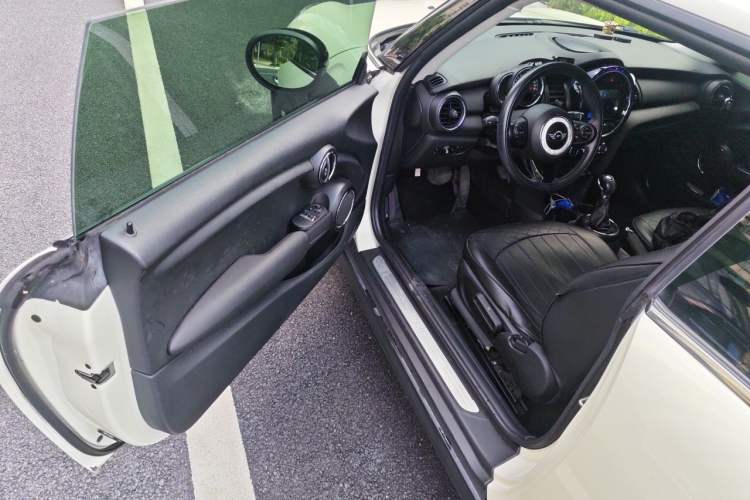 Used MINI 2014 1.2T ONE+ Driver Seat