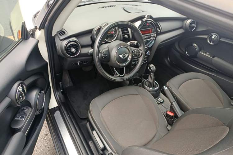 Used MINI 2014 1.2T ONE+ Driver Seat