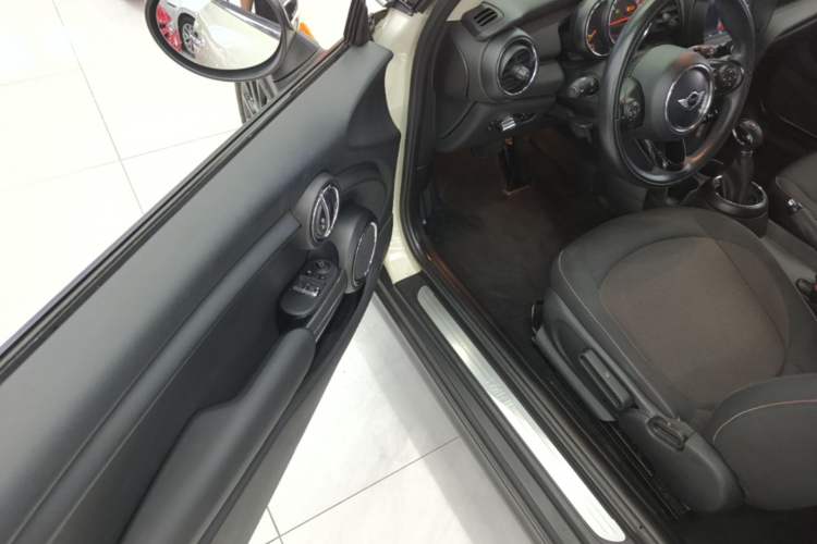 Used MINI 2014 1.2T ONE+ Driver Seat