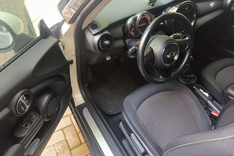 Used MINI 2014 1.2T ONE Driver Seat