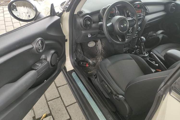 Used MINI 2014 1.2T ONE Driver Seat