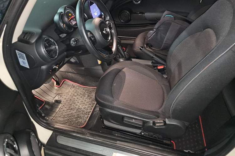 Used MINI 2014 1.2T ONE+ Driver Seat