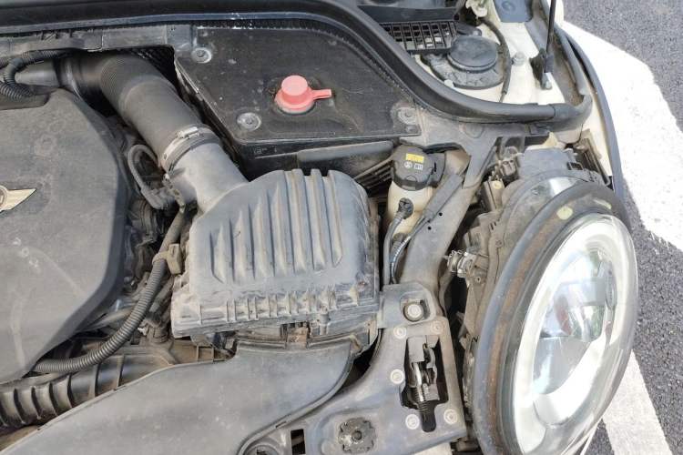 Used MINI 2014 2.0T COOPER S Excitement Engine Bay Left