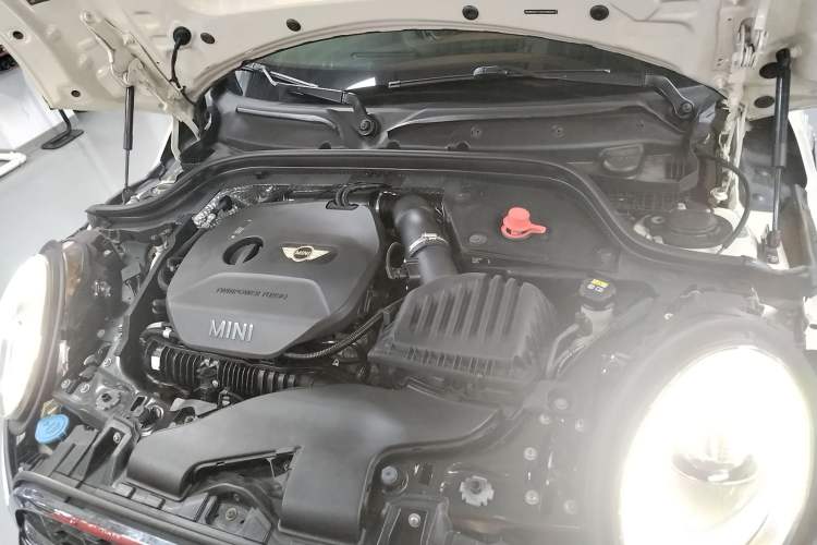 Used MINI 2014 2.0T COOPER S Fun Engine Bay