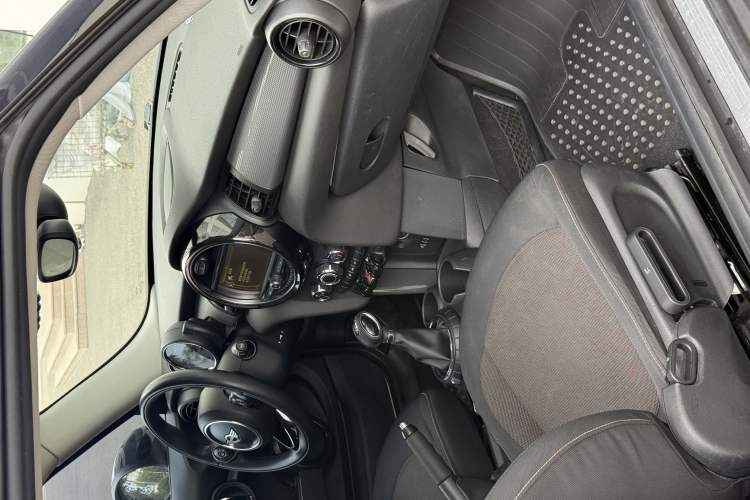 Used MINI 2014 1.5T COOPER Fun Exterior 6