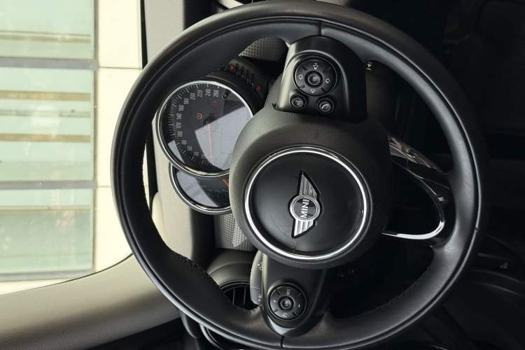 Used MINI 2014 1.5T COOPER Fun Exterior 8