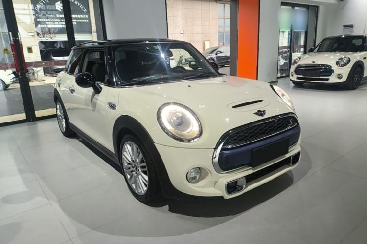 Used MINI 2014 2.0T COOPER S Fun Front Right 45 Deg